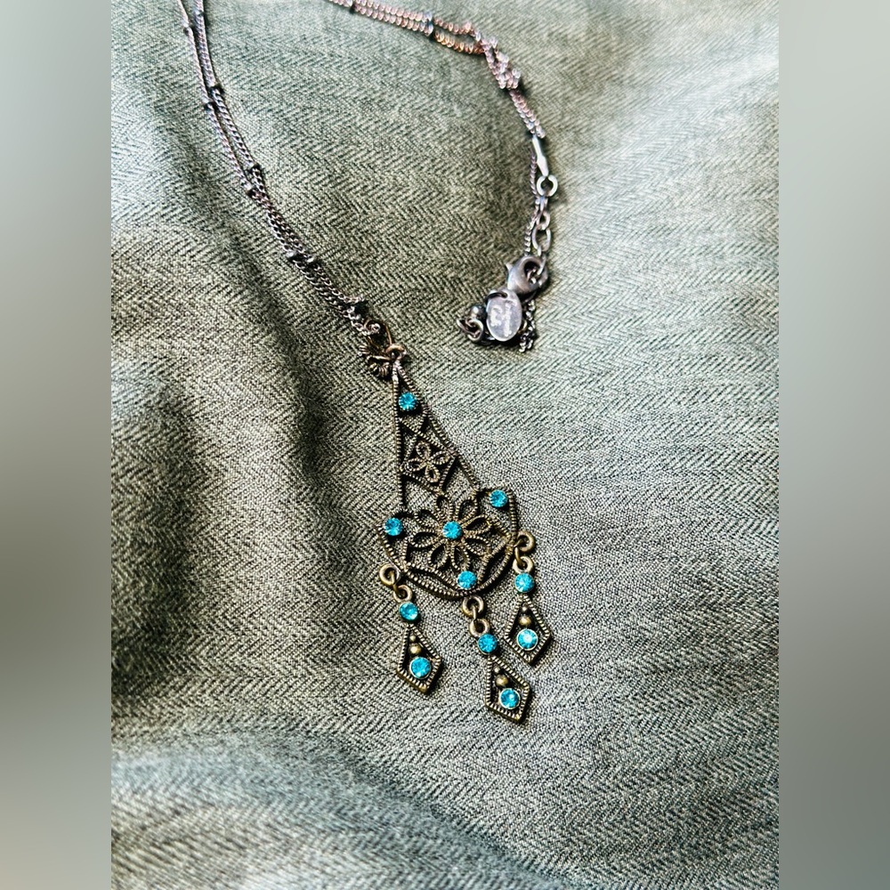 Antique design necklace with beautiful jewels 💎